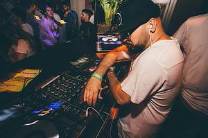 dj at bar